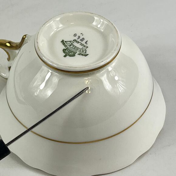 Aynsley England Bone China Teacup Red Gold Floral Interior Scalloped 7840 - Picture 10 of 13